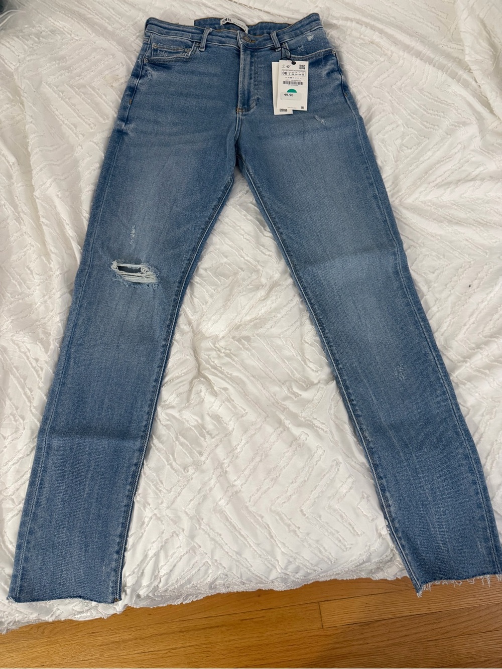 Zara Women's Light Wash Skinny Jeans with Knee Distress